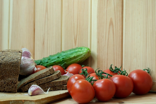 Кухонный стол с ингредиентами